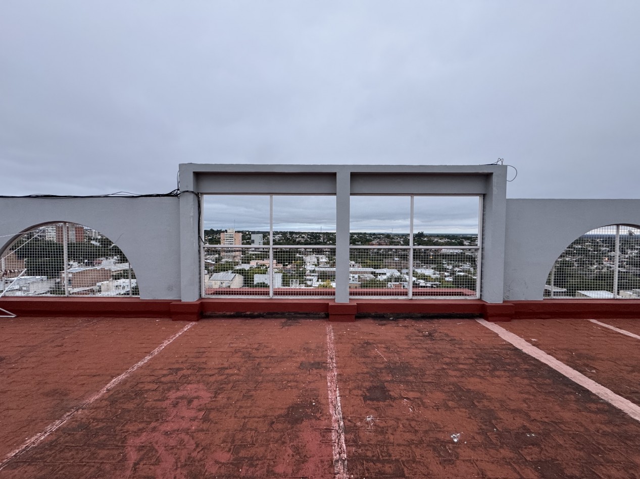 Departamento de 2 dormitorios con cochera y balcon al frente 