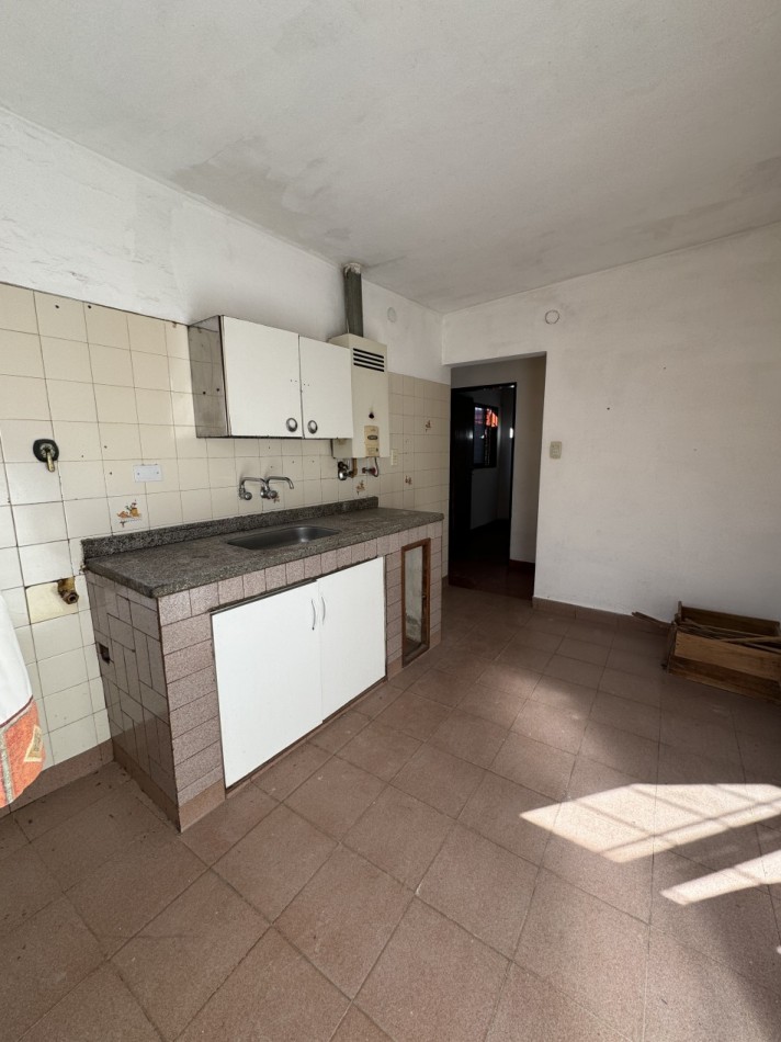 EN VENTA AMPLIA PROPIEDAD DE 3 DORM. ZONA GALAN Y MONTIEL