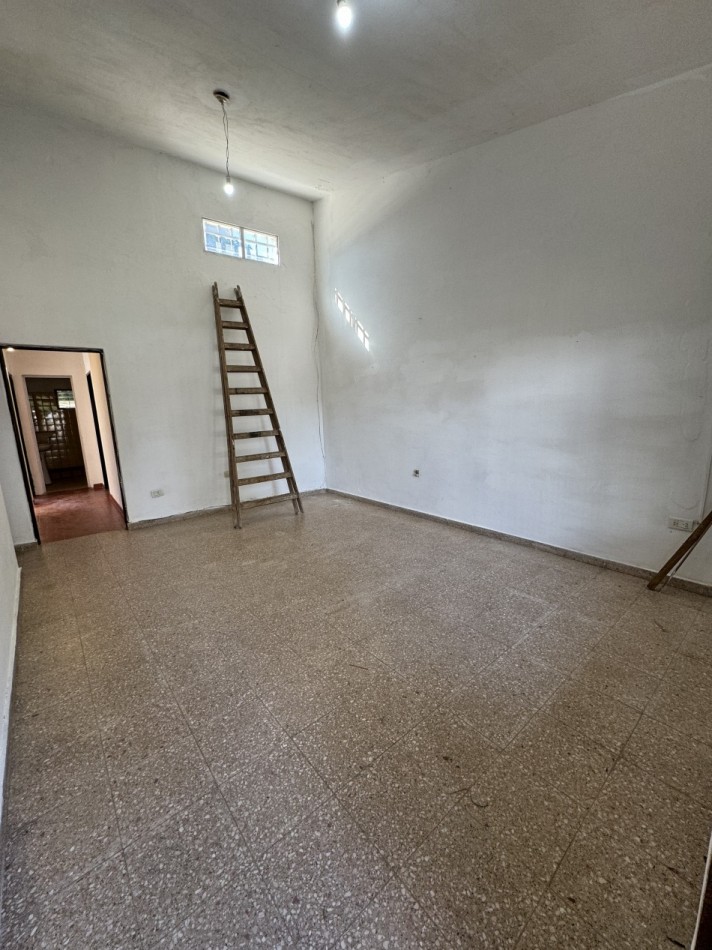 EN VENTA AMPLIA PROPIEDAD DE 3 DORM. ZONA GALAN Y MONTIEL