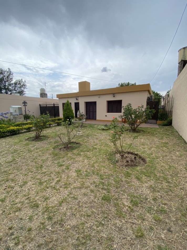 EN VENTA CASA CON AMPLIO PATIO ZONA HERNANDARIAS Y ZANNI