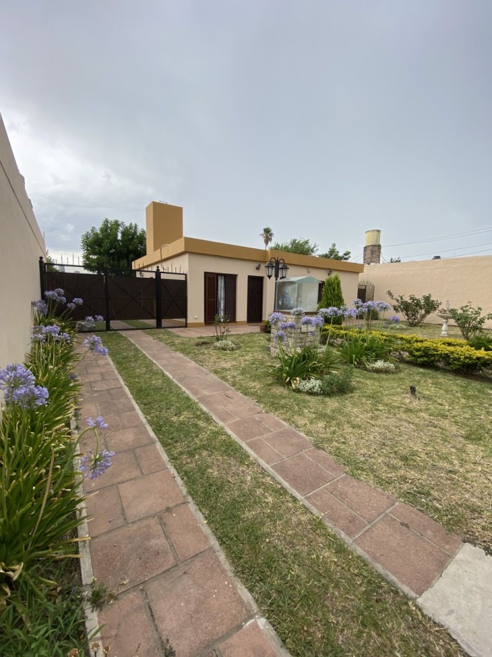 EN VENTA CASA CON AMPLIO PATIO ZONA HERNANDARIAS Y ZANNI