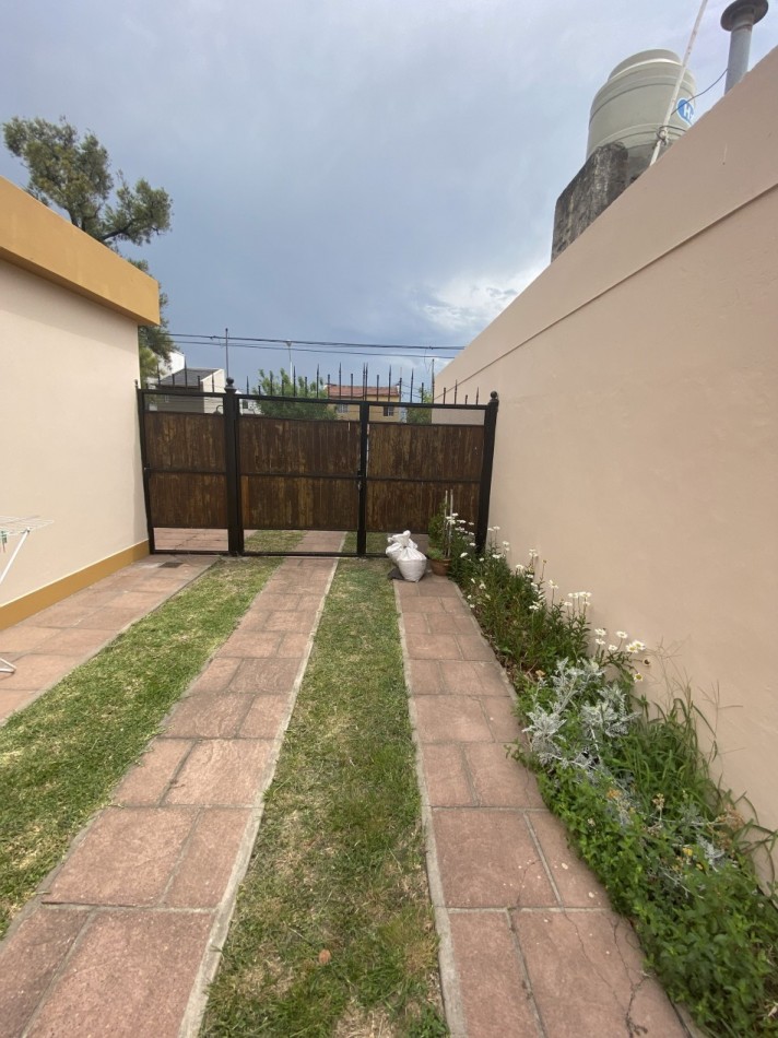 EN VENTA CASA CON AMPLIO PATIO ZONA HERNANDARIAS Y ZANNI