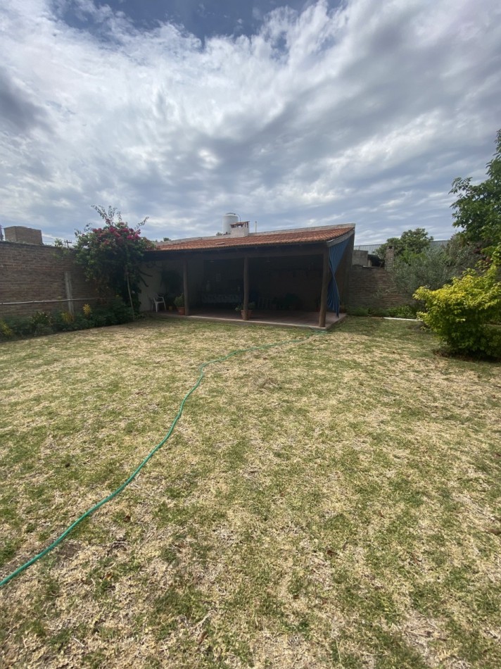 EN VENTA CASA CON AMPLIO PATIO ZONA HERNANDARIAS Y ZANNI