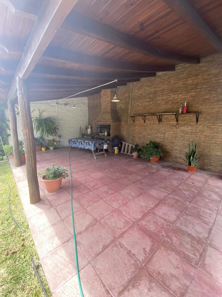 EN VENTA CASA CON AMPLIO PATIO ZONA HERNANDARIAS Y ZANNI