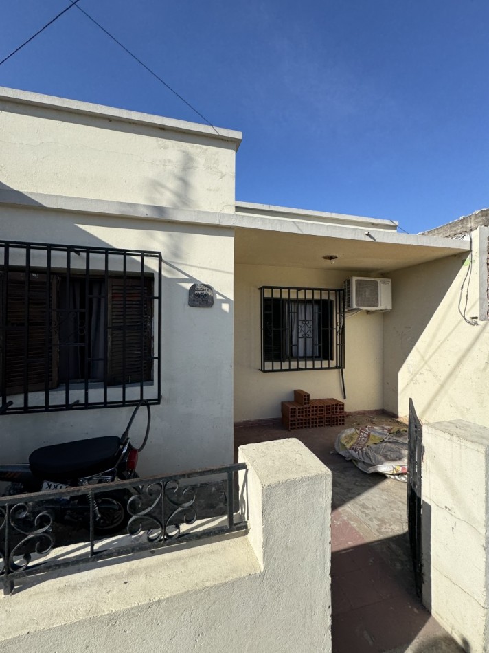 EN VENTA 2 CASA EN CALLE CERVANTES