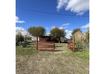 EN VENTA CABAÑA EN AMPLIO LOTE ZONA AUTODROMO