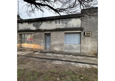 EN VENTA AMPLIO CASA SOBRE CALLE VILLAGUAY, IDEAL CONSULTORIOS O DESARROLLOS 