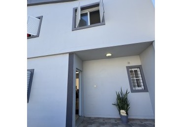 ¡SE VENDE CASA APTA CREDITO 4 DORMITORIOS !